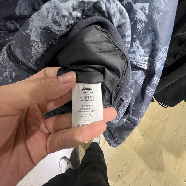 China Li Ning 25 winter new classic couple stand collar warm sports and leisure short down jacket for men and women AYMV541