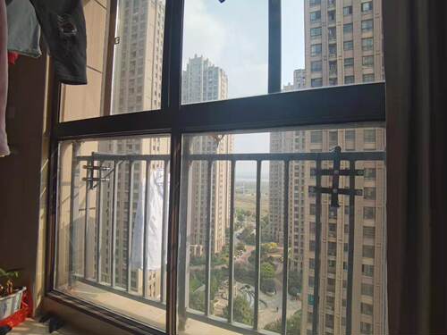 高层免打孔阳台晾衣架户外晒衣架护栏挂衣杆不锈钢防盗窗晾衣神器 - 图0