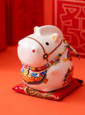 2026马年抱富马陶瓷存钱罐摆件吉祥物新年储钱罐公司年会定制送礼