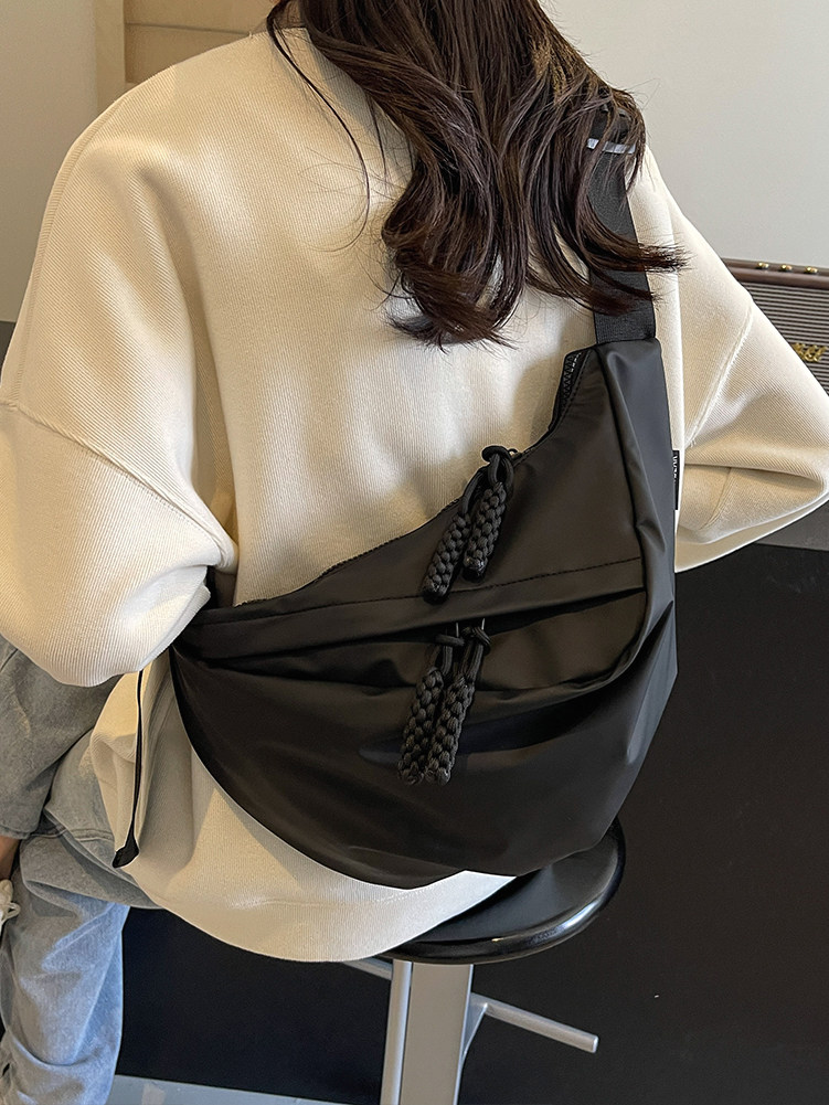 牛津布包包斜挎包女2024新款休闲单肩包大容量通勤帆布饺子包背包,淘宝优惠券,粉丝福利购,淘宝优惠卷