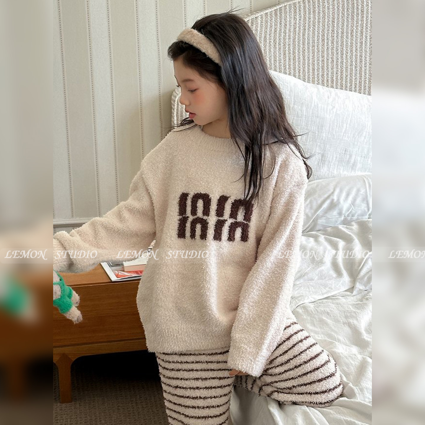 女童睡衣2025秋冬新款小女孩家居服儿童冬装珊瑚绒法兰绒加厚套装 - 图0