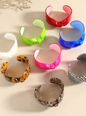 新款fashion 多色acrylic butterfly 结开口bracelet minimalist