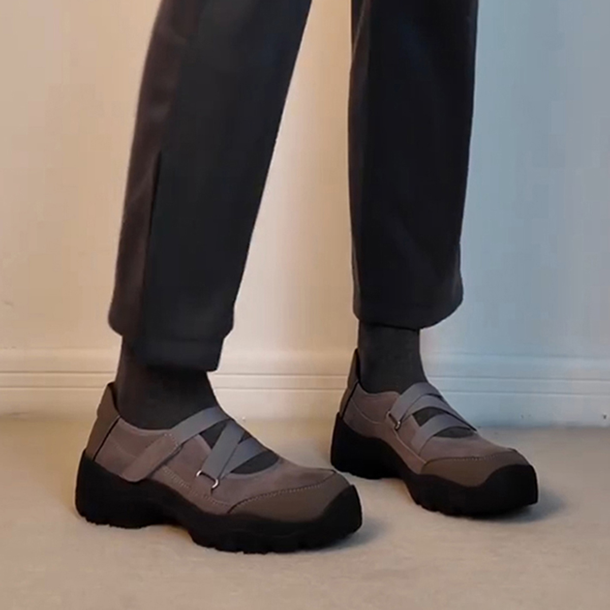 羊皮版~复古轻便运动休闲鞋女交叉带圆头绒面厚底舒适玛丽珍单鞋 - 图1