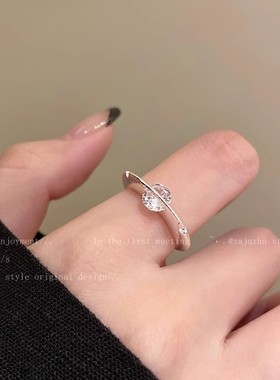 小红书同款可转动锆石星球环绕锆石戒指女时尚气质高级感食指戒