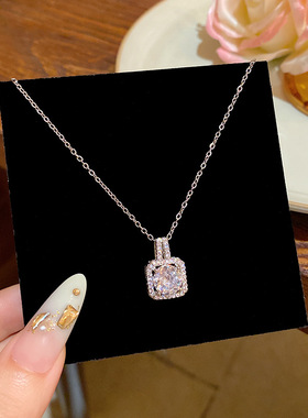 轻奢小众高级感方锆项链女毛衣链微镶锆石吊坠钛钢锁骨链网红颈链