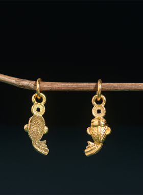 足金手工錾刻古法黄金金鱼小吊坠