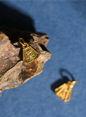 手工錾刻古法黄金称心如意小吊坠