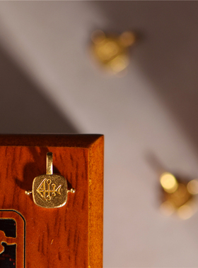 足金手工錾刻黄金鱼骨小吊坠