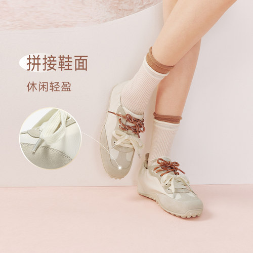 百思图春季新款百搭真皮芭蕾德训鞋平底女运动休闲鞋URA01AM5 - 图1