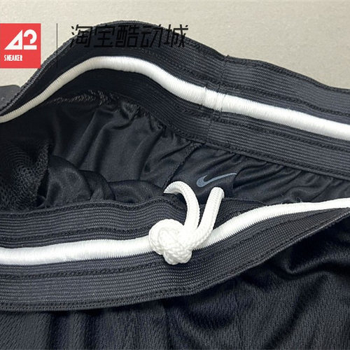 42运动家 Nike 男子大勾子运动休闲宽松短裤 黑白 DH6763-013 100 - 图3