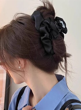 闪光褶皱布艺云朵泡泡抓夹女秋冬高级感后脑勺盘发大号鲨鱼夹发饰