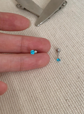 S925纯银mini蓝豆豆小鼻嘎耳钉螺丝拧扣养耳洞耳骨钉简约百搭耳饰