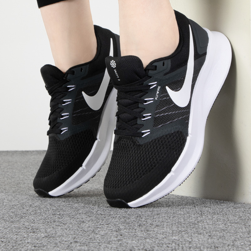 NIKE耐克运动鞋女鞋2024春新款RUN SWIFT 3透气缓震跑步鞋DR2698