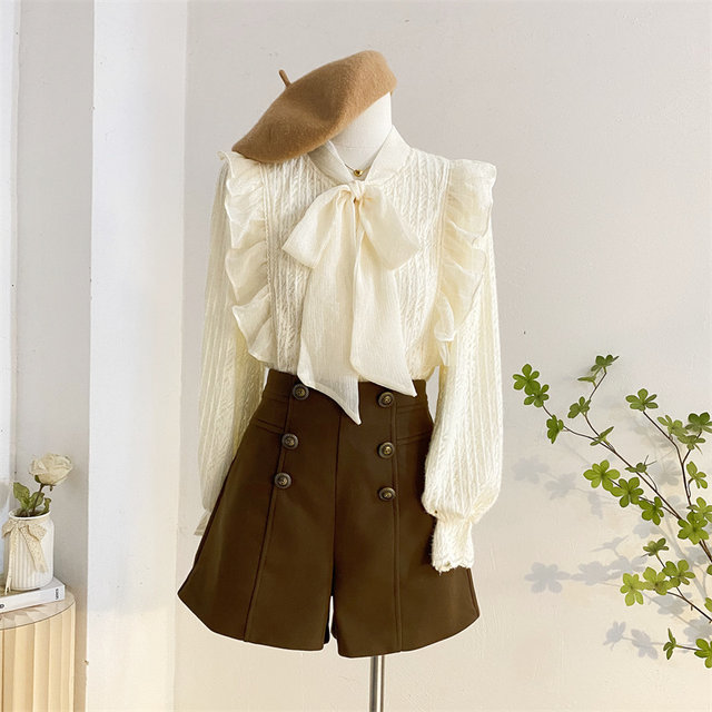 Elegant long-sleeved lace bow shirt with thick velvet
