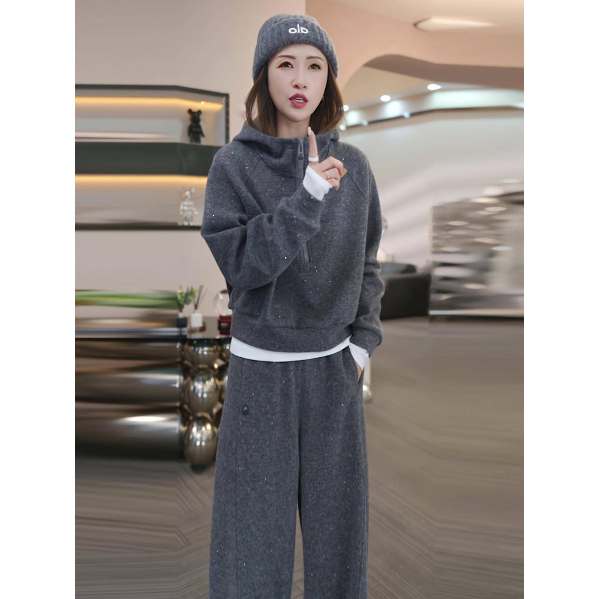 正品2025秋冬新款休闲运动套装女显瘦设计感加绒卫衣阔腿裤两件套 - 图1