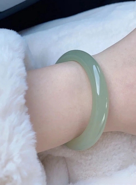 天然翡翠冰种浅绿油青玉镯女款