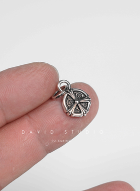 david纯银925纯银圆盘mini十字架做旧百搭项链吊坠 情侣女款