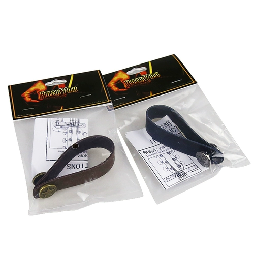 Гитара, подтяжки, пряжка, простое укулеле с партитурой с веревкой