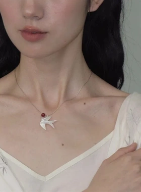 不锈钢贝壳燕子吊坠项链新中式国风小众锁骨链轻奢高级感毛衣链女