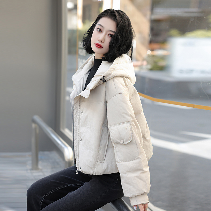 韩版2025年冬季yg短款羽绒服女士连帽宽松加厚面包服大码90鸭绒 - 图1