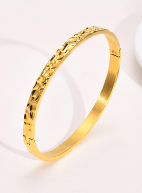 金色手镯钛钢镶钻方格爱心首饰品