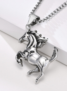 钛钢吊坠M字镂空字母三叉戟饰品