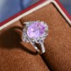 18K gold diamond inlaid natural unfired sapphire ring. The main stone is 3 carats, exuding a gentle and intellectual temperament.