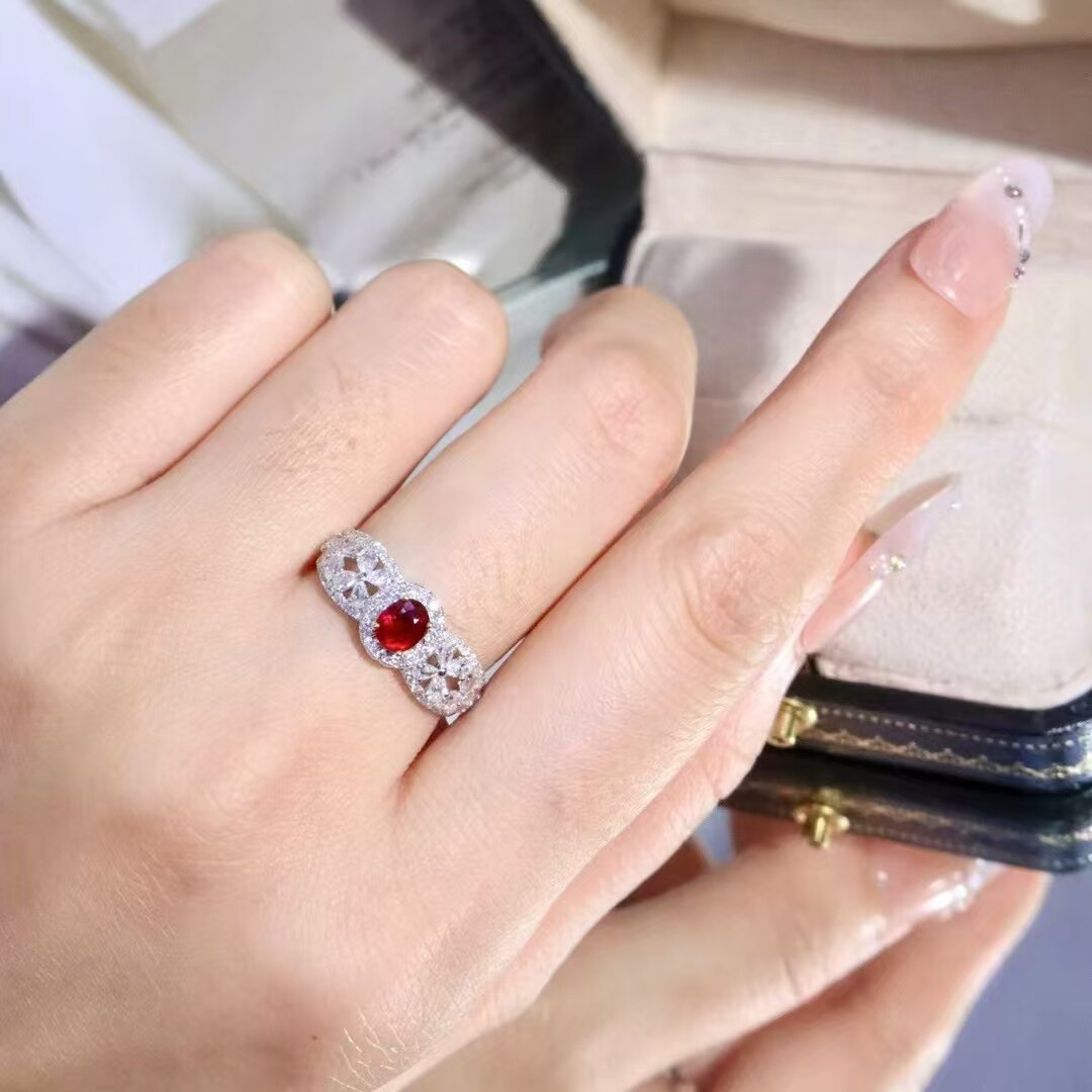 18K gold diamond inlaid natural unburned ruby ring, main stone 0.5 carat, bright color, international certificate