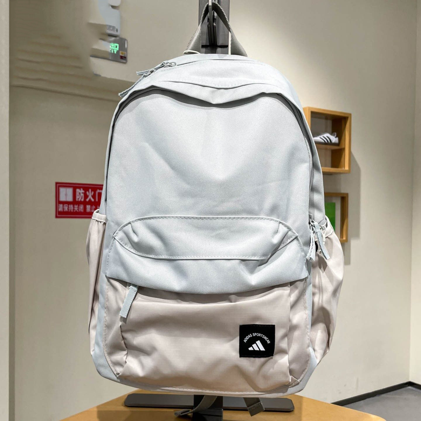 Genuine fake men's and women's schoolbags