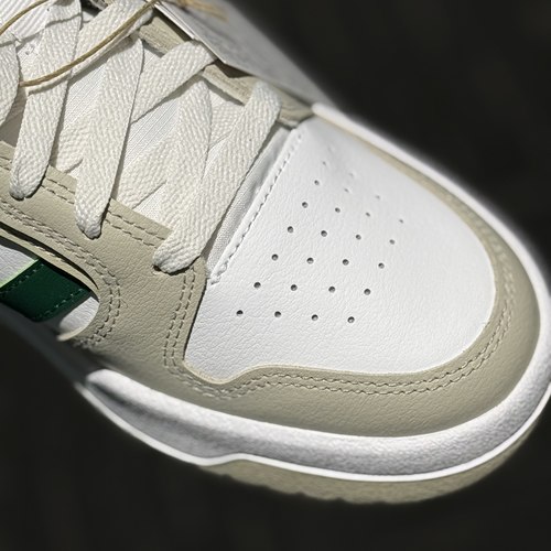 阿迪达斯男女鞋冬季新款透气皮面小白鞋复古篮球鞋情侣板鞋JR7980 - 图3