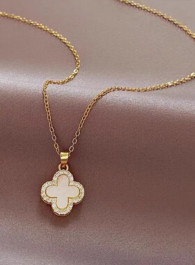 四叶草项链经典复古女款2024新款小众高级感锁骨配饰吊坠毛衣颈链