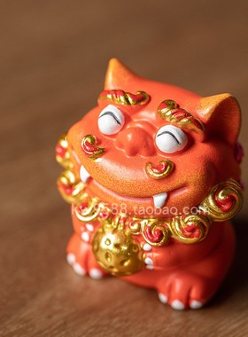 国潮帅狮招财狮桌面摆件