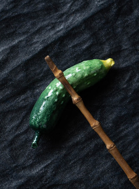 宜兴紫砂茶宠黄瓜小摆件拇指小瓜扭带刺飞黄腾达雕塑茶玩茶桌陶瓷