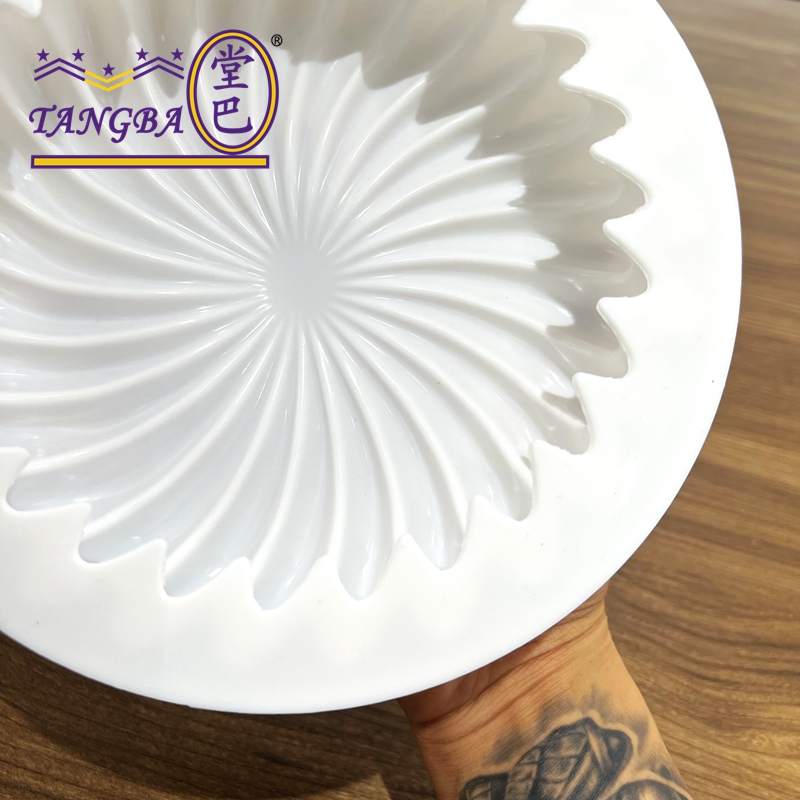 tangba堂巴 7寸圆形花瓣慕斯蛋糕模 圆形花边条纹 硅胶蛋糕模具 - 图2