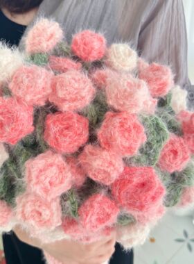 雪妃尔羽毛纱玫瑰花束毯材料包【含钩针记号扣】