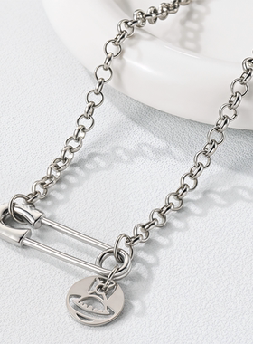 大别针镂空土星吊坠项链