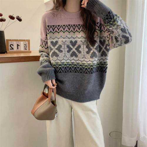 欧洲站2024冬季洋气圆领复古图案提花落肩亲肤蜜熊绒针织衫毛衣女 - 图0