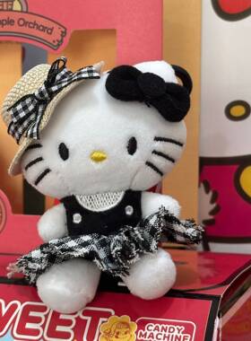 黑色草帽kitty帽宝宝挂件爱心扣公仔玩偶可爱赫本风挂饰钥匙扣