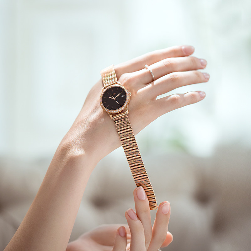 飞亚达女士手表防水石英表镶钻女表时尚米兰钢织带手表女潮流简约