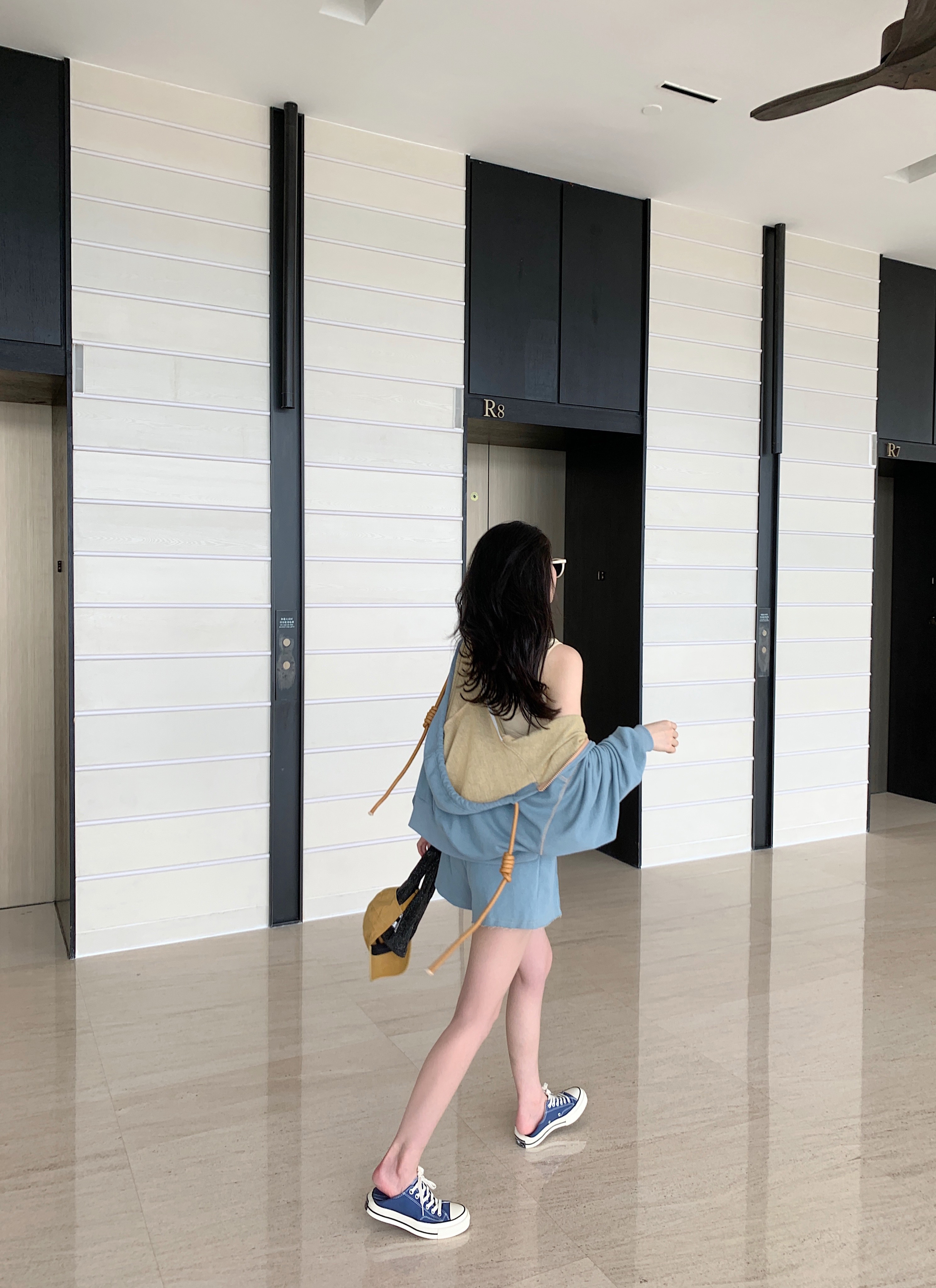 邱肉瑶SIXONE六一邱肉瑶SIXONE六一新款连帽外套短裤宽松两件套运动风套装女春1