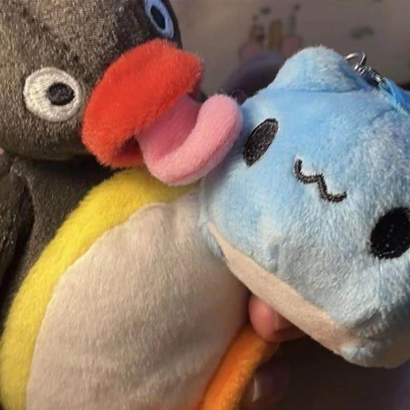 日本Wuahwat吐舌企鹅搞怪毛绒公仔pingu摸鱼企鹅吐舌玩偶娃娃礼物,淘宝优惠券,粉丝福利购,淘宝优惠卷