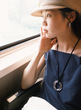 耳边铛金属皮绳金属O形吊坠项链