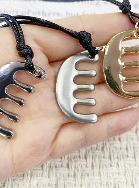 合金不掉色梳子吊坠项链女设计感小众长款毛衣链2026新款挂脖配饰