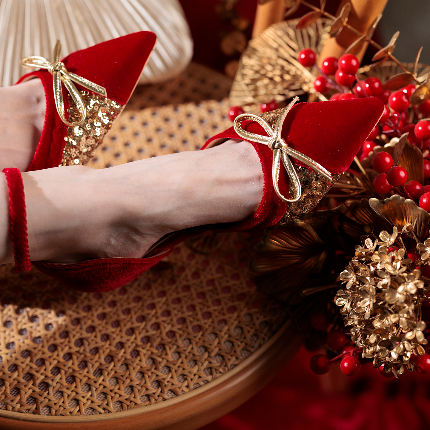 【椿】鎏金丝语 /亮片红丝绒一字带细跟高跟鞋中式禾秀服旗袍婚鞋 - 图2