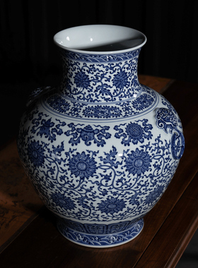 官窑制式青花缠枝莲托铺首尊