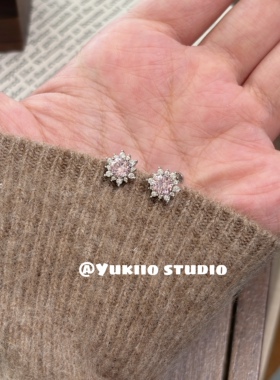 钛钢银粉色太阳花耳钉女精致镶钻粉钻耳蜗钉小众轻奢高级感耳饰