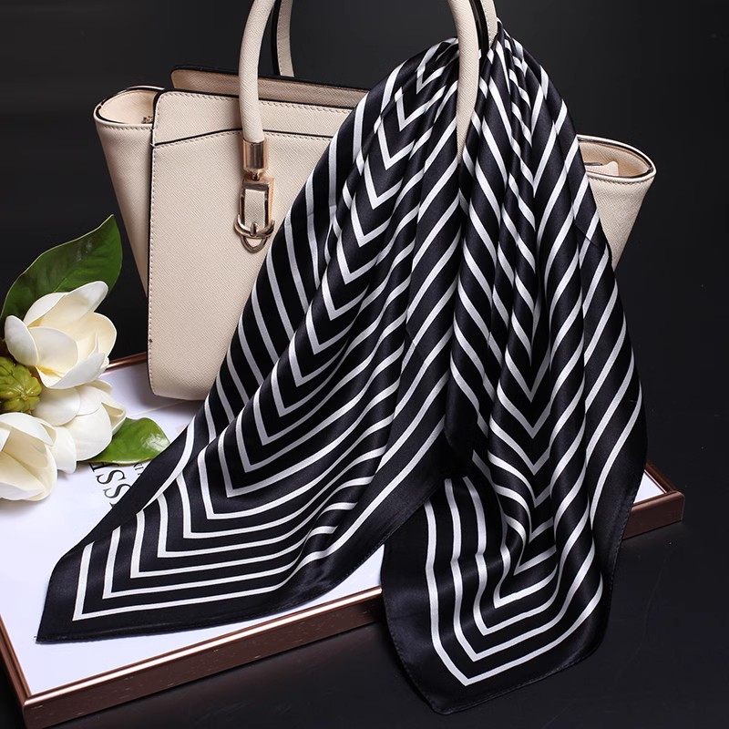 100%桑蚕丝披肩真丝围巾秋冬妈妈防晒保暖百搭丝巾腰果花黑白方巾,淘宝优惠券,粉丝福利购,淘宝优惠卷