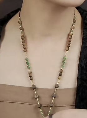 新款天然玛瑙石玉无事牌吊坠女款轻奢高级感锁骨链百搭毛衣链配饰