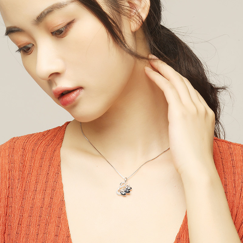 奥地利水晶小天鹅女纯银吊坠毛衣链 然煜项链