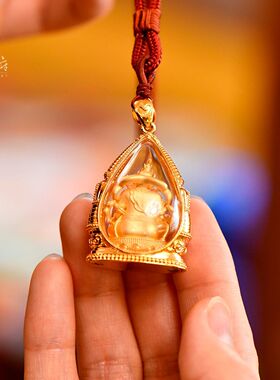 满愿府【随行三宝佛黄财神】吊坠本命年护身符藏式可打开透明盒子